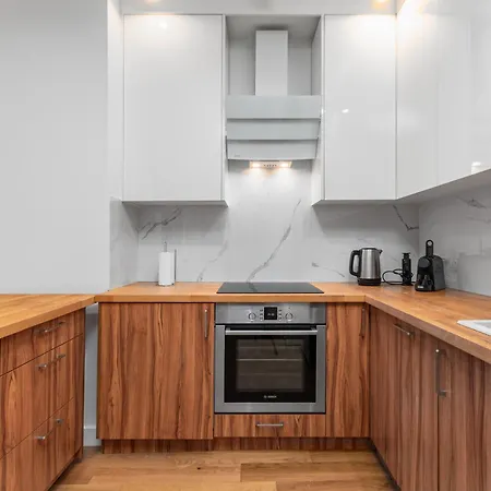 Marszalkowska 28 By Your Freedom *